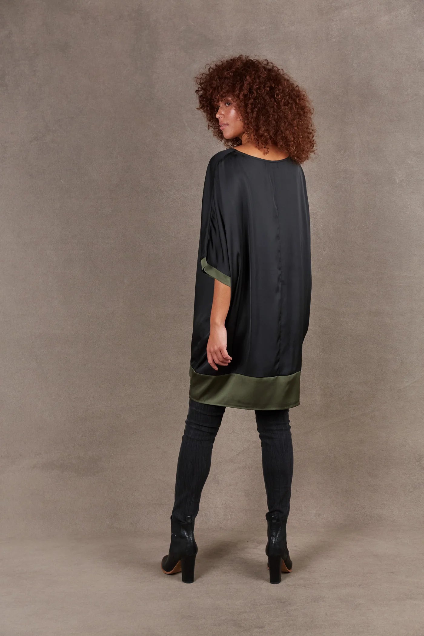 Norse Relaxed Top Ebony